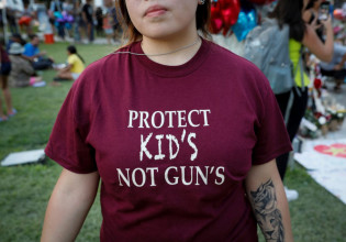 ΗΠΑ: Στους δρόμους 10.000 άνθρωποι σε 450 πορείες σε όλη τη χώρα κατά της βίας από την χρήση όπλων