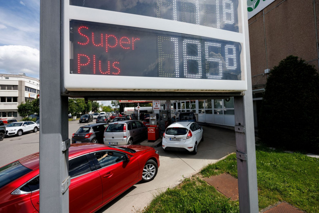 Γερμανία: Σχεδόν οι μισοί πολίτες έχουν υποχρεωθεί να περιορίσουν τις δαπάνες τους λόγω υψηλού πληθωρισμού