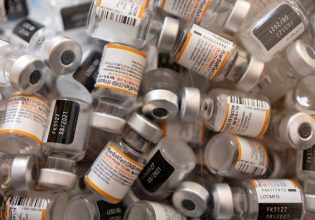 Κοροναϊός: Υπερπροσφορά εμβολίων για τις φτωχές χώρες, όμως η ανισότητα παραμένει