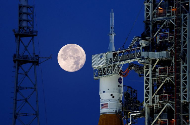 NASA: Ο πύραυλος της επιστροφής στη Σελήνη πέτυχε στη δοκιμή με την τέταρτη