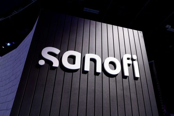 Κοροναϊός: Οι Sanofi και GSK αντεπιτίθενται με εμβόλιο για την Όμικρον