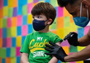 Κοροναϊός: Ξεκίνησε ο εμβολιασμός βρεφών και νηπίων στις ΗΠΑ