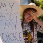 Απαγόρευση αμβλώσεων: Σε ποιον ανήκουν τα σώματά μας;