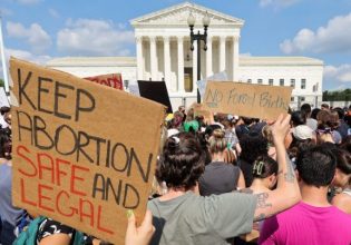 Αμβλώσεις – ΗΠΑ: Σιωπηλά παραμένουν τα μεγαλύτερα νομικά γραφεία για την απόφαση του  Ανώτατου Δικαστηρίου