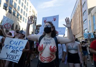 Αμβλώσεις: Σχεδόν 24 εκατ. γυναίκες κινδυνεύουν χωρίς πρόσβαση σε κλινικές των ΗΠΑ