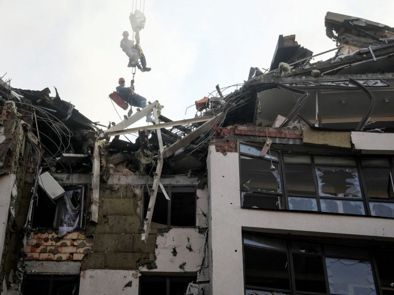 Ουκρανία: Επιστρέφει ο εφιάλτης στο Κίεβο; – Ένας νεκρός και πέντε τραυματίες ο απολογισμός από την πυραυλική επίθεση