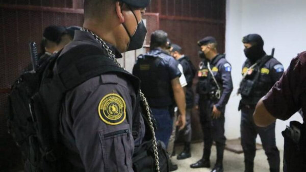 Γουατεμάλα: Τρεις έφηβες, μέλη συμμορίας, συνελήφθησαν την ώρα που αποκεφάλιζαν 15χρονο κορίτσι