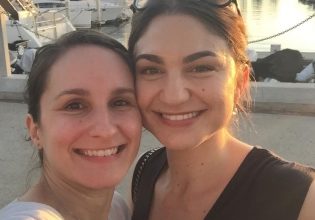 Τους βοήθησε όταν ήταν πρόσφυγες – 23 χρόνια μετά δεν ξέχασαν την ανθρωπιά της