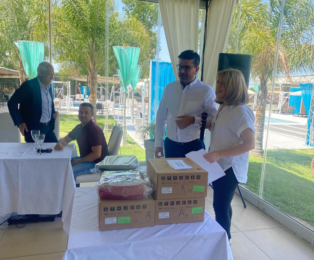 Τρεις απινιδωτές παρέλαβε ως δωρεά ο Δήμος Ανδραβίδας – Κυλλήνης