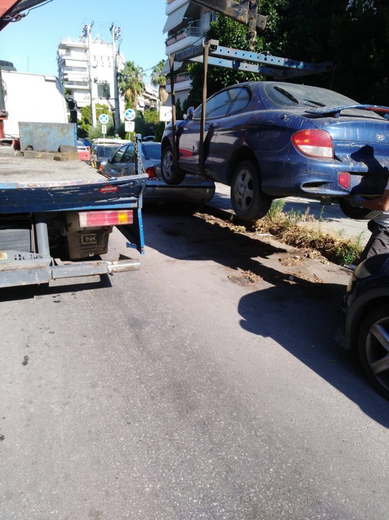 Δήμος Βύρωνα: 711 εγκαταλελειμμένα αυτοκίνητα στους δρόμους