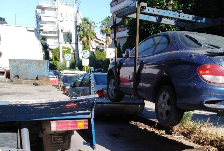 Δήμος Βύρωνα: 711 εγκαταλελειμμένα αυτοκίνητα στους δρόμους
