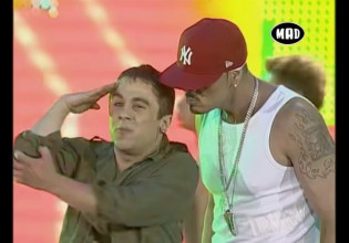 Μια αξέχαστη στιγμή στην σκηνή των MAD VMA 2008