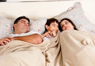 Τελειώνει το σεξ μετά τα παιδιά; – Τρεις τρόποι για να διατηρηθεί η ερωτική φλόγα των γονιών