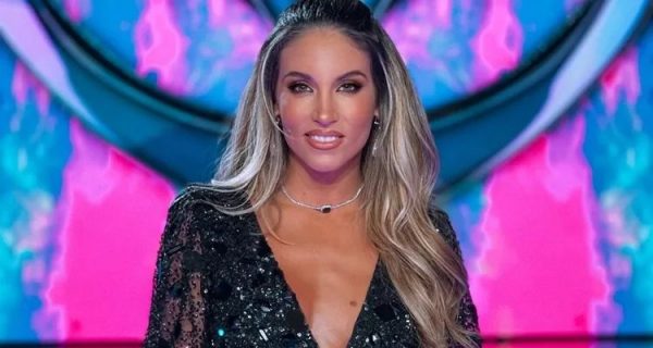 Ο Αμφορέας έστειλε… αδιάβαστη την Αθηνά Οικονομάκου – Ποιος κρυβόταν πίσω από τη μάσκα