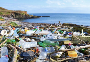 Πλαστικά: Ο ΟΟΣΑ προειδοποιεί για τσουνάμι ρύπανσης
