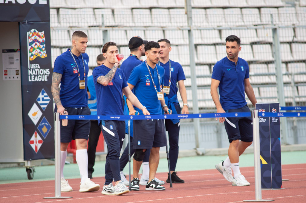 Με πατερίτσες ο Λημνιός, χειροκρότημα από τον κόσμο