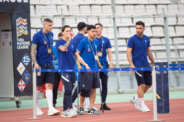 Με πατερίτσες ο Λημνιός, χειροκρότημα από τον κόσμο