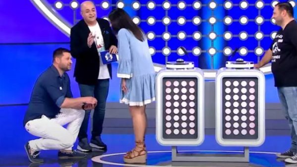 Τρυφερή στιγμή στον αέρα: Της έκανε πρόταση γάμου στην εκπομπή του Μάρκου Σεφερλή