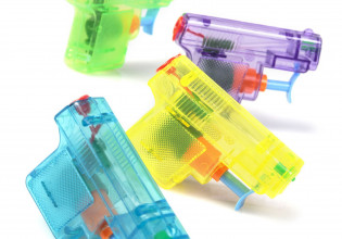 «Όχι» στα όπλα παιχνίδια… μόνο αληθινά! – Οι 10 αλλόκοτες απαγορεύσεις στις ΗΠΑ