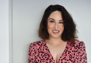 Ιωάννα Παλιοσπύρου: Εξοργισμένη με τις «κολακείες» πρώην κρατούμενης για την Έφη Κακαράντζουλα