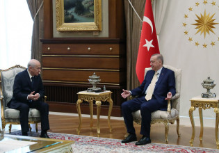 Τουρκία: Το παρασκήνιο της αιφνδιαστικής συνάντησης Ερντογάν – Μπαχτσελί