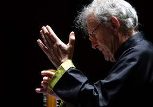 Έρχεται στο Ηρώδειο ο μοναδικός βετεράνος αρχιμουσικός σερ Τζον Έλιοτ Γκάρντινερ