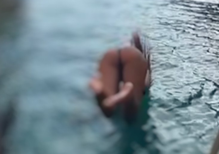 Πρώην παίκτρια του Bachelor προκάλεσε… εγκεφαλικά με το ανύπαρκτο μαγιό της