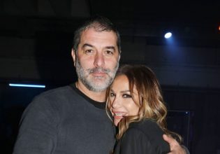 Δέσποινα Βανδή – Βασίλης Μπισμπίκης: Το «καυτό» φιλί που αντάλλαξαν on camera