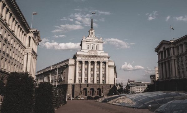 Βουλγαρία: Παραιτούνται οι υπουργοί Ενέργειας και Εξωτερικών – Το «Μακεδονικό» φθείρει την κυβέρνηση