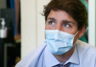 Τριντό: Θετικός στον κοροναϊό – «Ο Μπάιντεν δεν ήταν στενή επαφή του»