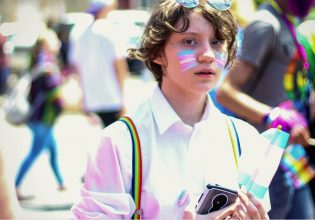 Πότε πρέπει να αρχίζει η θεραπεία για τα διεμφυλικά παιδιά; Νέες κατευθυντήριες γραμμές