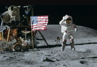 NASA: Φέρτε πίσω τις κατσαρίδες που έφαγαν φεγγαρόσκονη