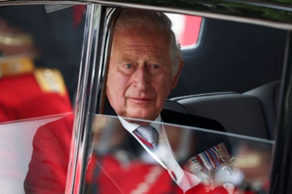 Βρετανία: Ο πρίγκιπας Κάρολος, ο σεΐχης και οι σακούλες με τα μετρητά