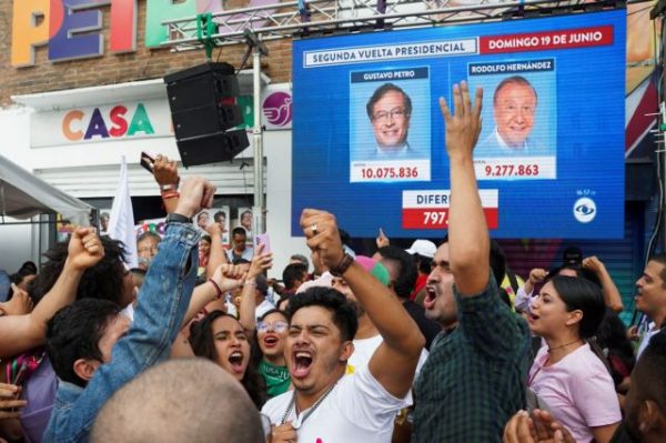 Γκουστάβο Πέτρο: Από αντάρτης, πρώτος αριστερός πρόεδρος της Κολομβίας