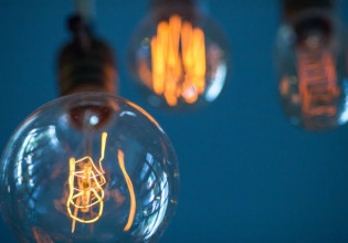 ΕΚΠΟΙΖΩ: Ποιους περιλαμβάνει η προσωρινή διαταγή για τη μη διακοπή ρεύματος