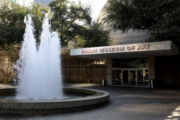 ΗΠΑ: Εισέβαλε σε μουσείο στο Ντάλας και έσπασε αρχαία ελληνικά αγγεία αξίας 5 εκατ. δολαρίων