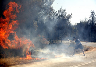 Αποκάλυψη MEGA για τη φωτιά στη Βαρυμπόμπη: 107 αξιωματικοί της Πυροσβεστικής καλούνται ως ύποπτοι
