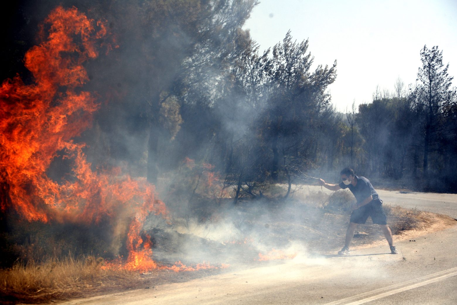 Αποκάλυψη MEGA για τη φωτιά στη Βαρυμπόμπη: 107 αξιωματικοί της Πυροσβεστικής καλούνται ως ύποπτοι