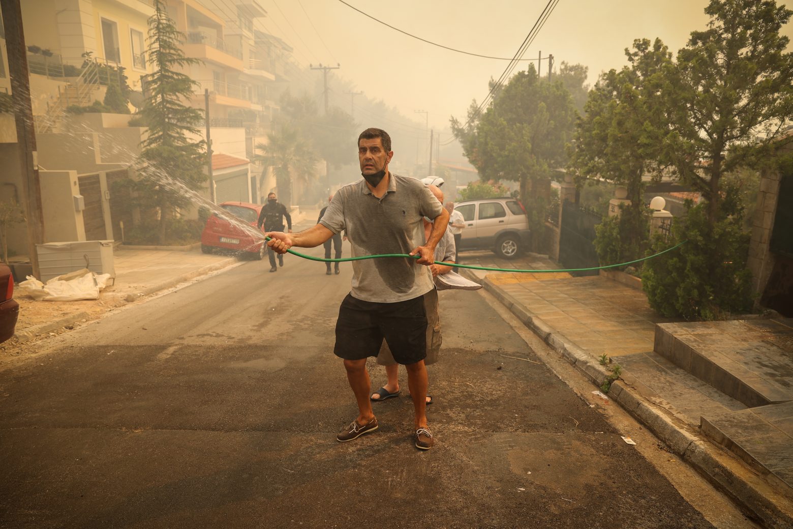 Φωτιά στη Βούλα: Σώθηκαν σπίτια στην οδό Άτλαντος - Κινδυνεύει άλλο στην Αρματωλών