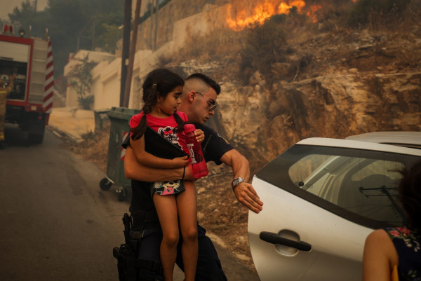 Φωτιά σε Βούλα και Βάρη: Η επόμενη μέρα – Αλληλοκατηγορίες, και ανησυχία για ένα εφιαλτικό καλοκαίρι