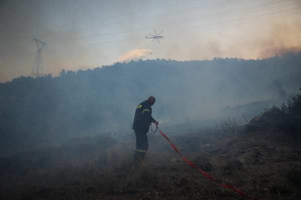 Φωτιά σε Βούλα: «Οι ιδιοκτήτες θα πρέπει να αποψιλώσουν τα οικόπεδά τους» – Τι λέει ο Πατούλης για την πυρκαγιά