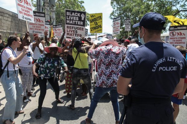 ΟΗΕ: «Κόλαφος» κατά της Ελλάδας για το προσφυγικό και προς ΕΕ – Τι απαντά το υπουργείο