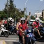 Efood: Μαζική συγκέντρωση και μοτοπορεία των εργαζόμενων στους δρόμους της Αθήνας