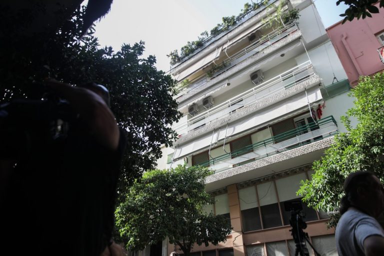 Γυναικοκτονία στο Κουκάκι: Ο δράστης είχε απειλήσει το θύμα πολλές φορές, αποκάλυψε ο αδερφός της 46χρονης