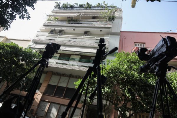 Κουκάκι: Τα τελευταία λεπτά της ζωής της 46χρονης ήταν βασανιστικά – Τη χτύπησε πριν τη μαχαιρώσει