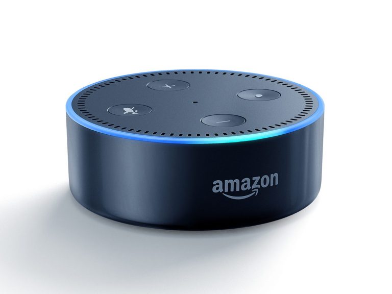Amazon: Η Alexa θα μπορεί να μιλά με τη φωνή σας -ή της γιαγιάς που χάσατε στην πανδημία