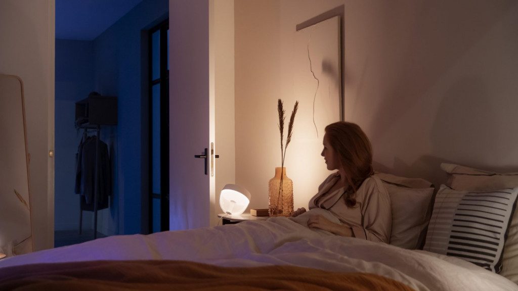 Έρευνα: Το αναμμένο φως την ώρα του ύπνου αυξάνει τον κίνδυνο παχυσαρκίας, διαβήτη και υπέρτασης