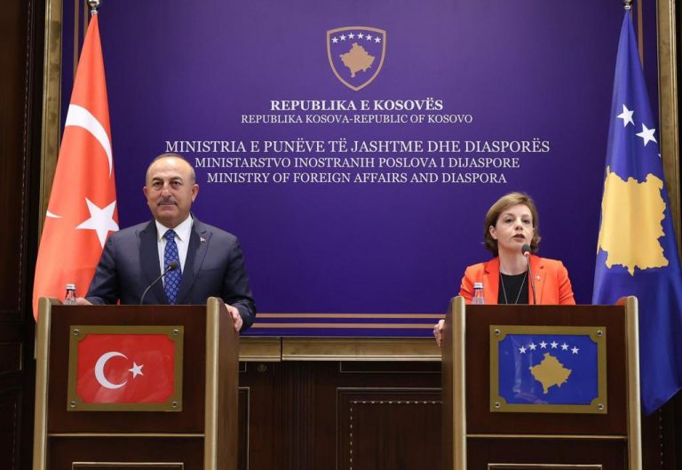 Επίσκεψη Τσαβούσογλου στο Κόσοβο με έμφαση στην τρομοκρατία και τις διμερείς σχέσεις
