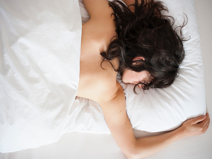 Αν κοιμάστε γυμνοί πρέπει να σταματήσετε αμέσως - Ειδικός αποκαλύπτει τον λόγο