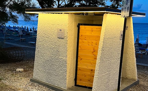 Ο Δήμος Ρόδου εγκατέστησε νέους οικίσκους ντους και αποδυτηρίων στις παραλίες